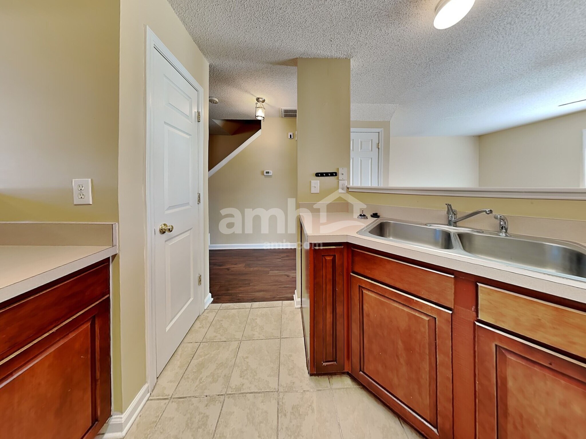 Building Photo - 430 Rockbridge Dr