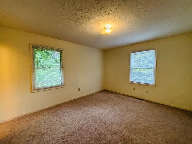 Building Photo - 3 Bedroom 3 Bath House