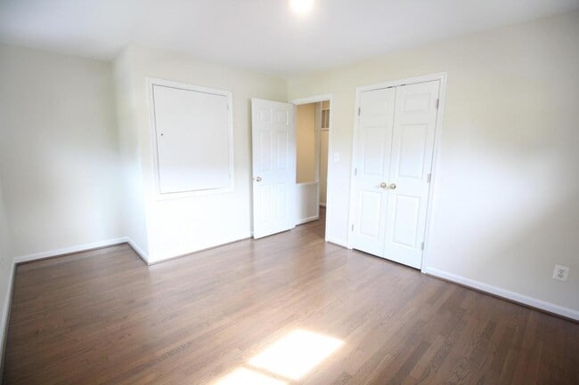 Building Photo - 10717 Maple St