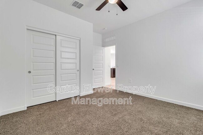 Building Photo - 2108 W Sheridan Ave