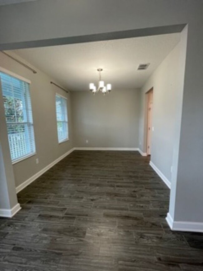 Building Photo - STOREY PARK - 3BR/2.5BA TWO STORY HOME