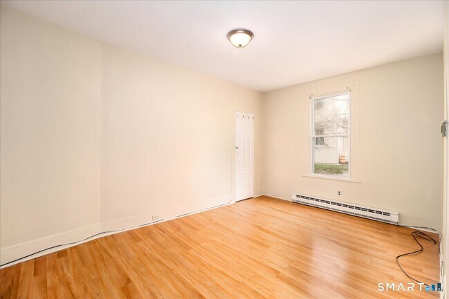 Building Photo - 17 Church St