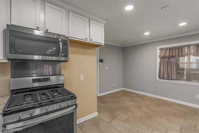 Building Photo - 9346 Shartel Dr