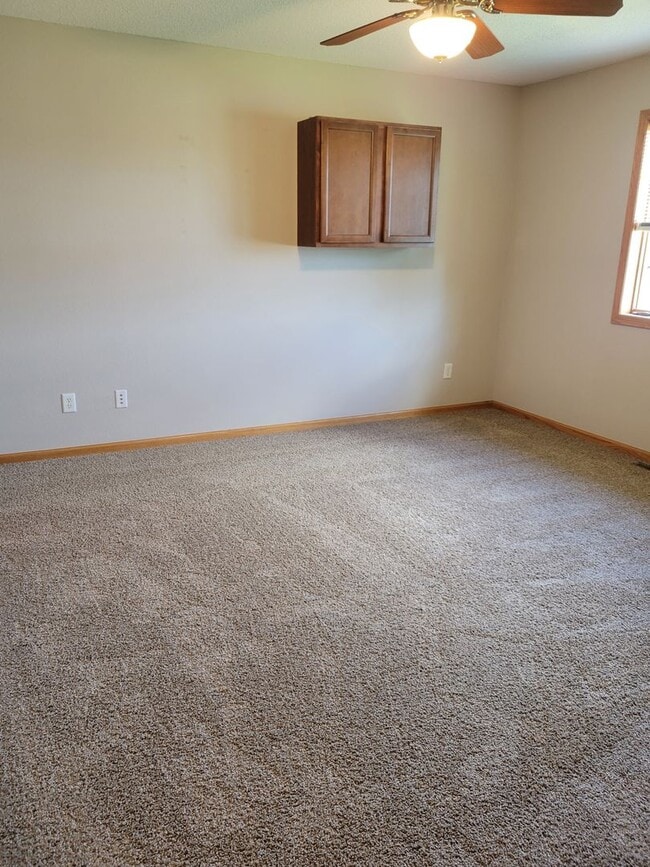 Building Photo - 3 Bedroom Twin Home