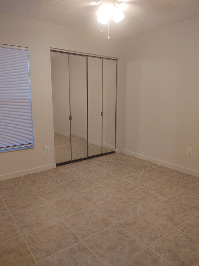 Building Photo - Lovely Condo for rent  ( New Lower Price)