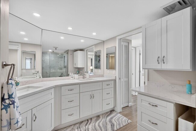 Building Photo - 9650 S Ocean Dr