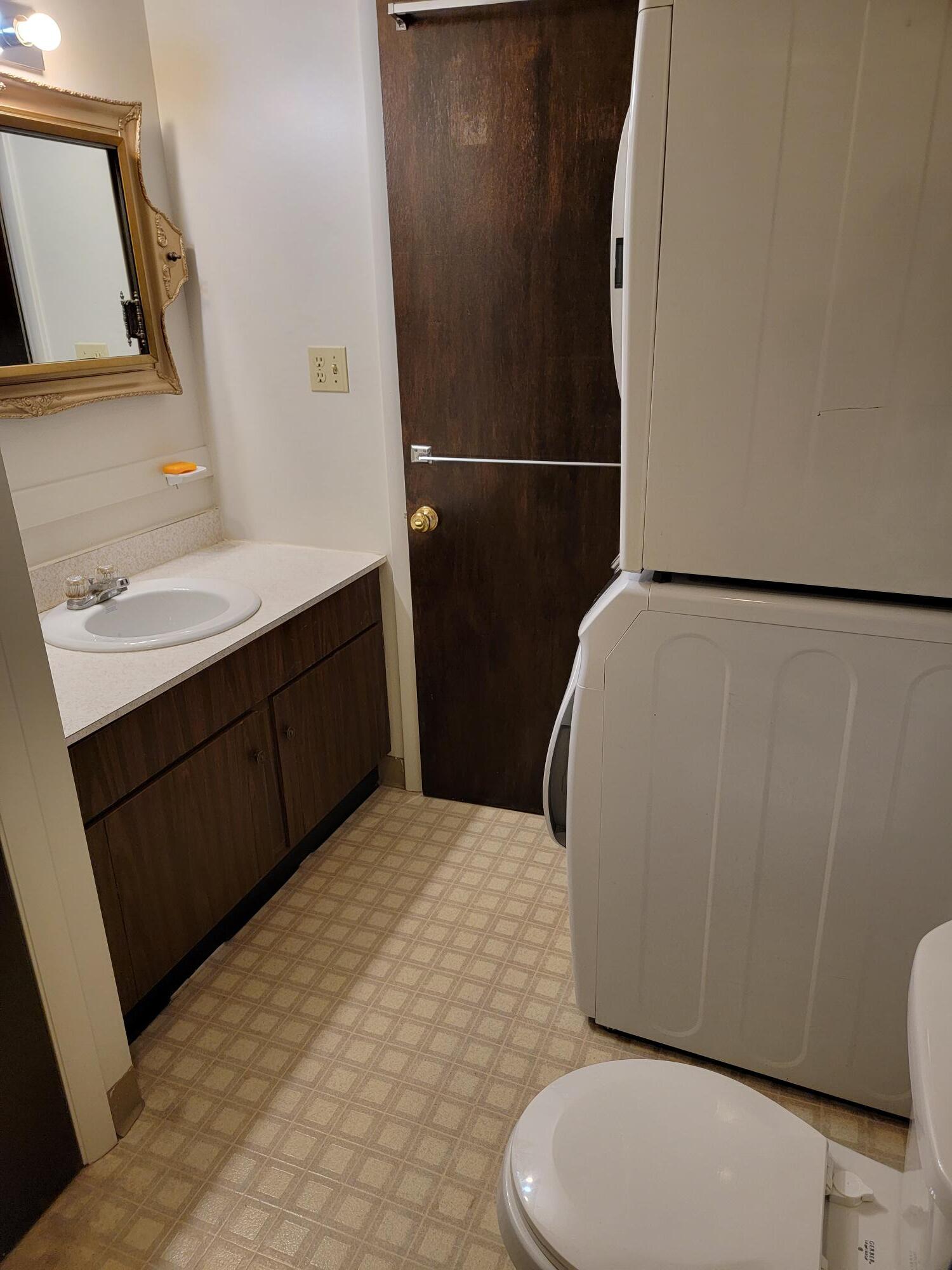 Building Photo - 680 Broad St