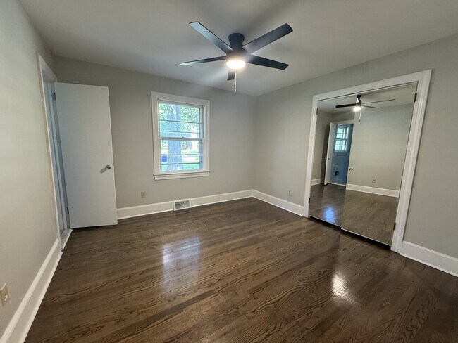 Building Photo - 207 Belvedere Dr