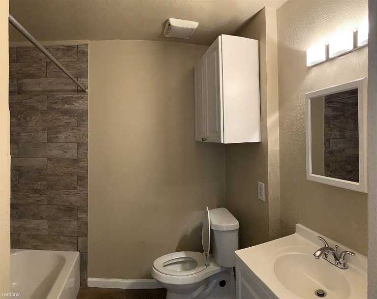 Building Photo - 7065 Bellfort Ave