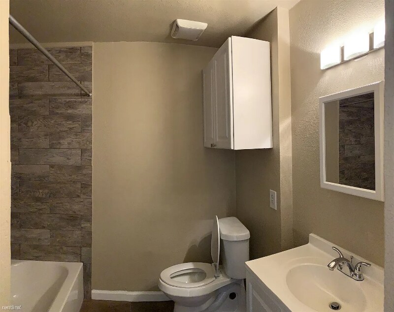 Building Photo - 7065 Bellfort Ave