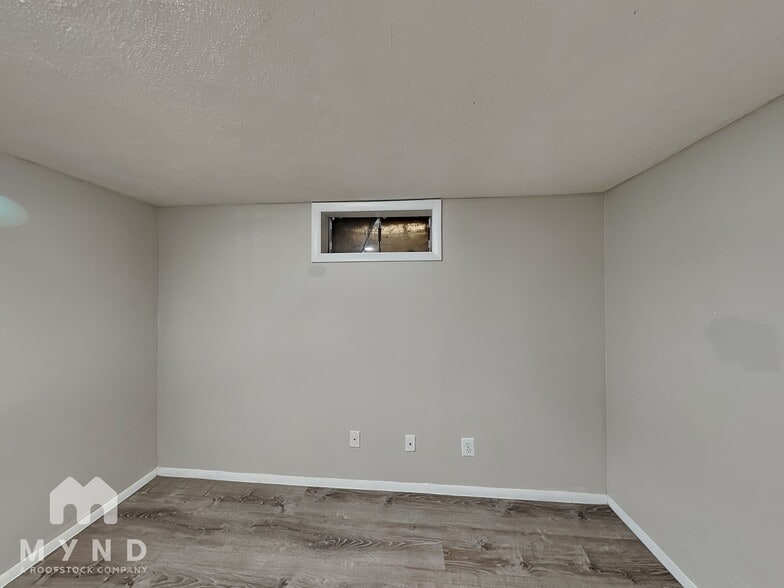 Building Photo - 149 Troy Rd