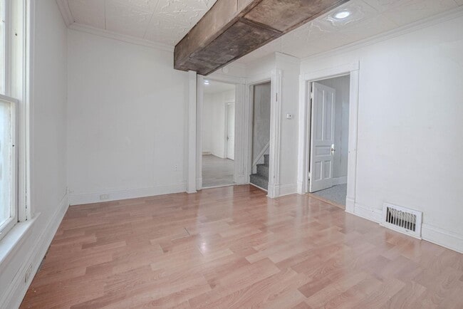 Building Photo - 819 Oakland Dr