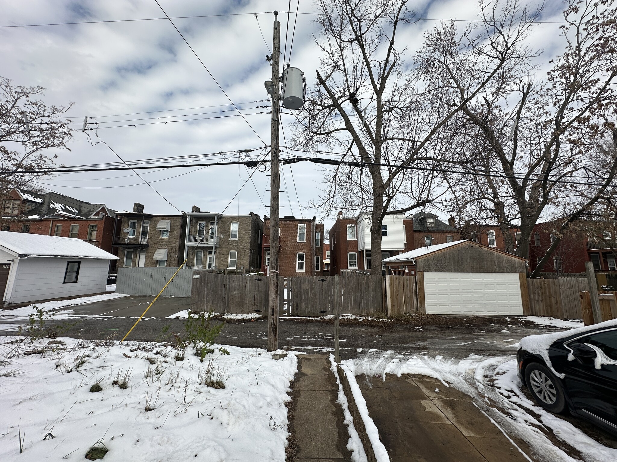 Building Photo - 2747 Armand Pl