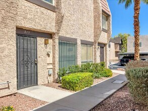 Building Photo - Beautifully upgraded 2 bedroom 2 story tow...