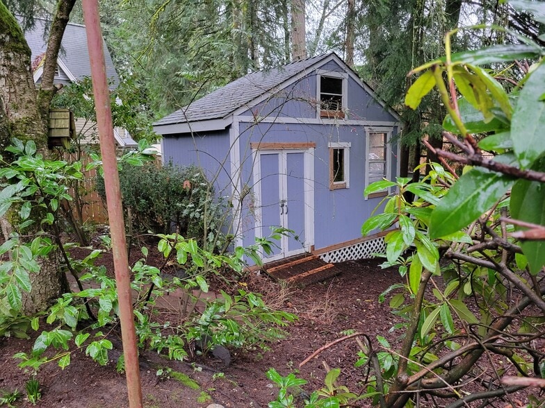 Storage shed - 13344 23rd Pl NE