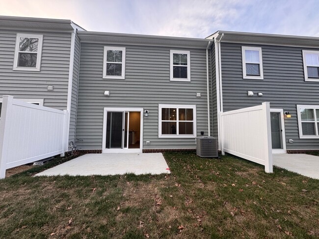 Building Photo - 6025 Crosswinds Dr