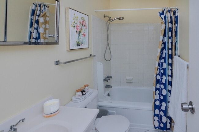 Building Photo - 609 Watersedge Dr