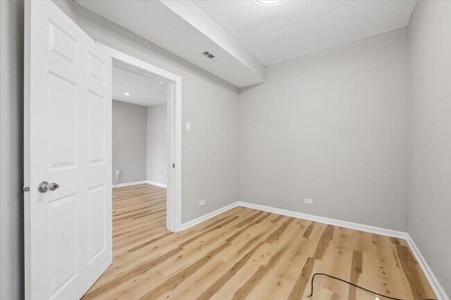 Building Photo - 545 N Drake Ave