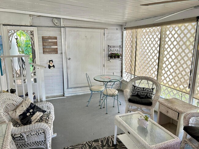 Building Photo - 425 Bougainvilla Dr