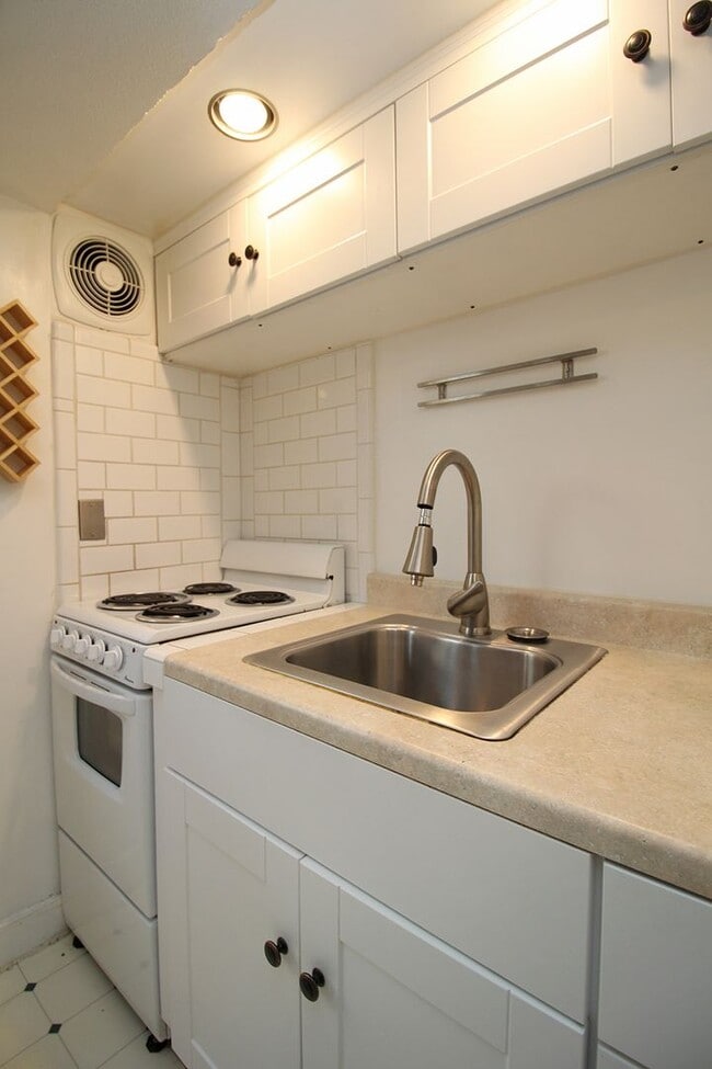 Building Photo - 4826 NE 14th Pl