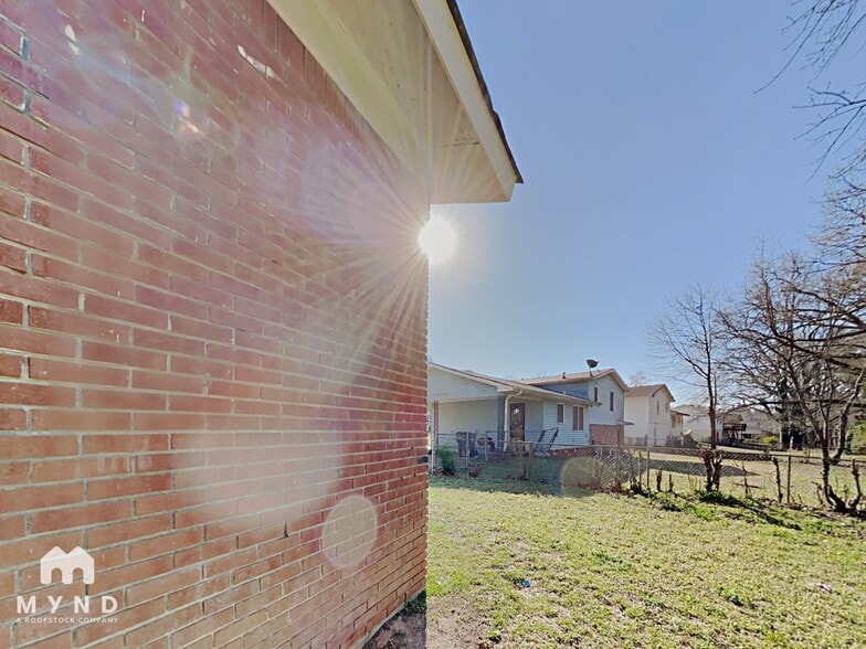 Building Photo - 5245 Louis Xiv Ln SW