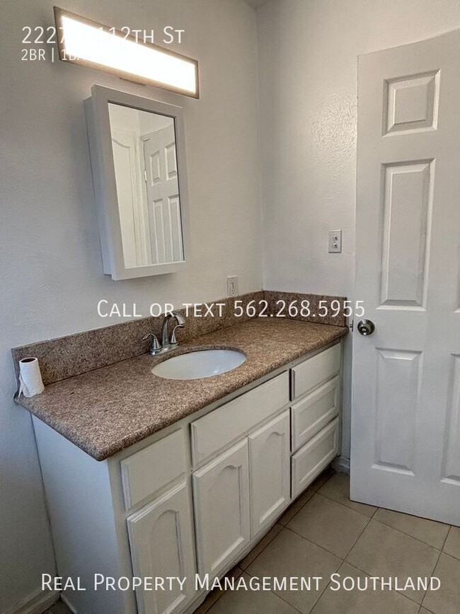 Building Photo - 1 Bedroom available now in Los Angeles!!