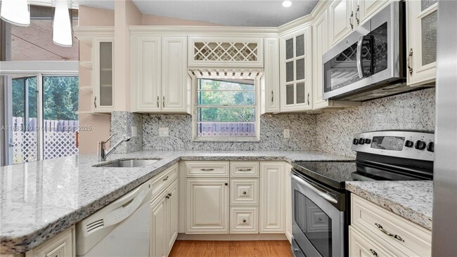 Building Photo - 570 Woodgate Cir