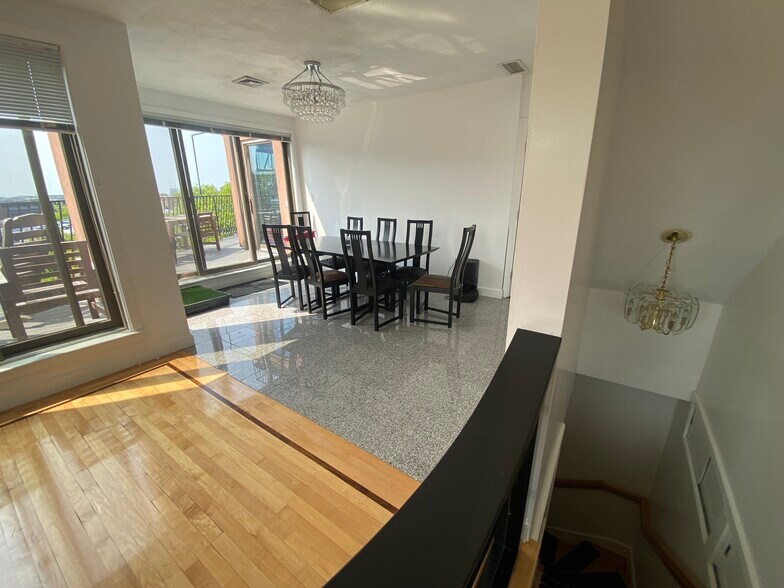 Building Photo - 21 Snow Hill St