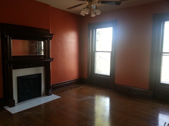 Building Photo - Beautiful 2 bedroom 3 bath condo in the Cherokee Triangle/ Highlands area- ready mid May