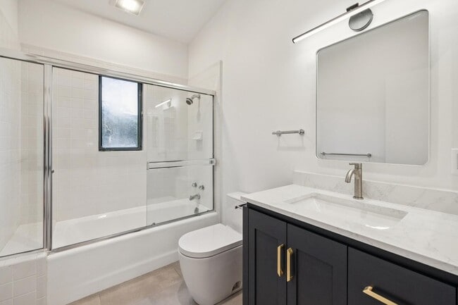 Building Photo - Charming 4BR Home Available in Private Portola Valley Cul de Sac