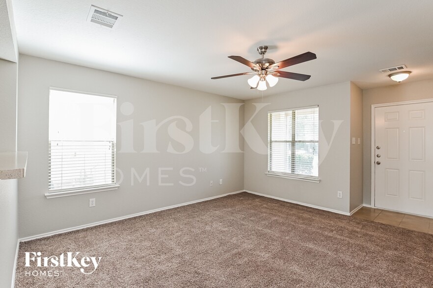 Building Photo - 8143 Chancewood Ln