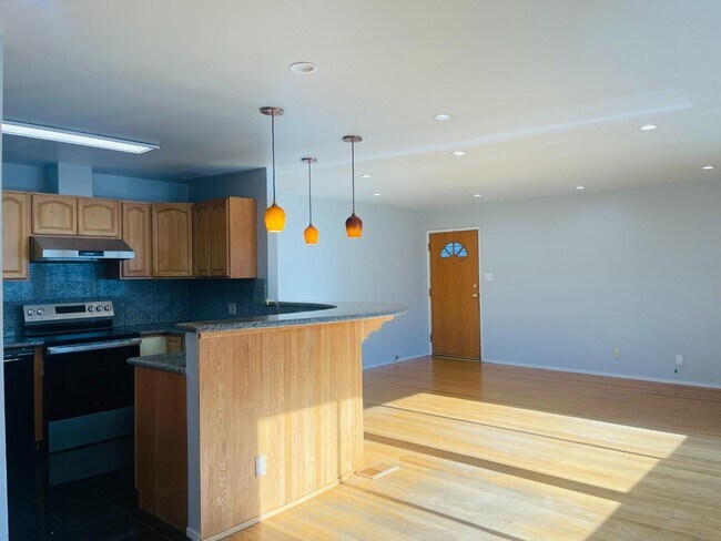Building Photo - 4250 Callan Blvd