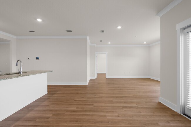 Building Photo - 1009 Hayward Lp