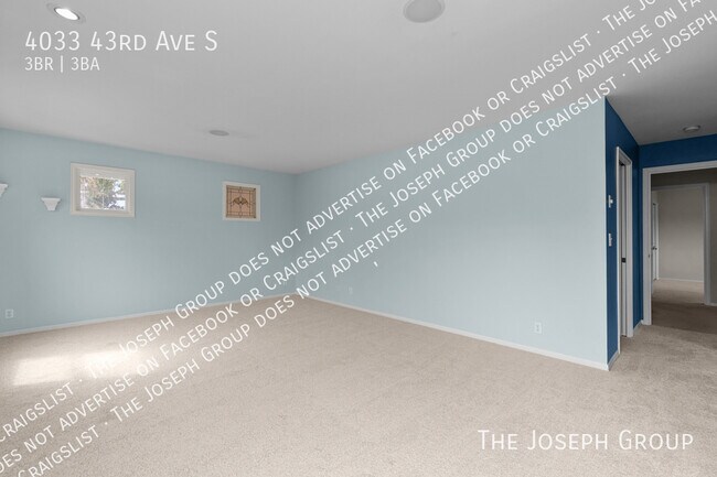 Building Photo - 4033 43rd Ave S