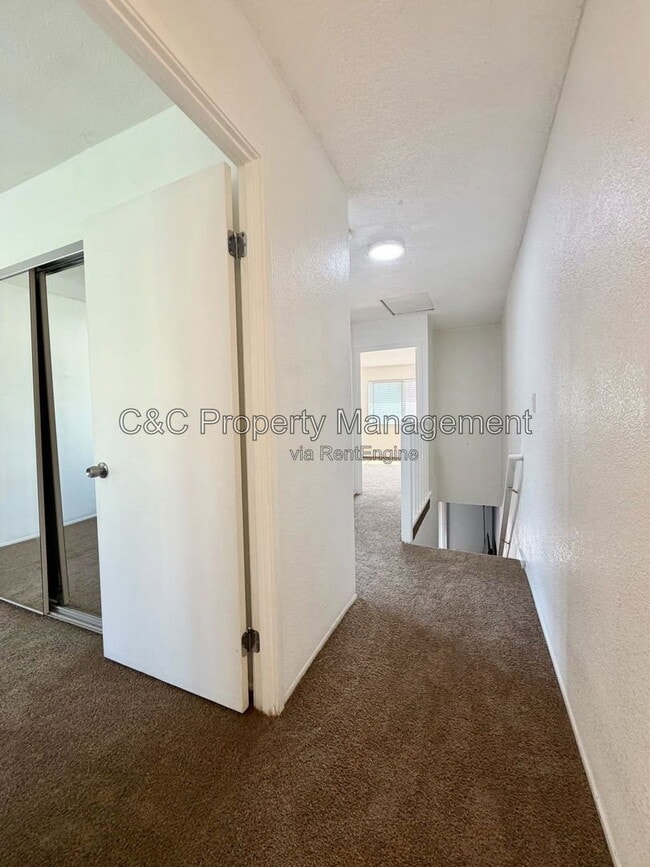 Building Photo - 7099 Russan Ln