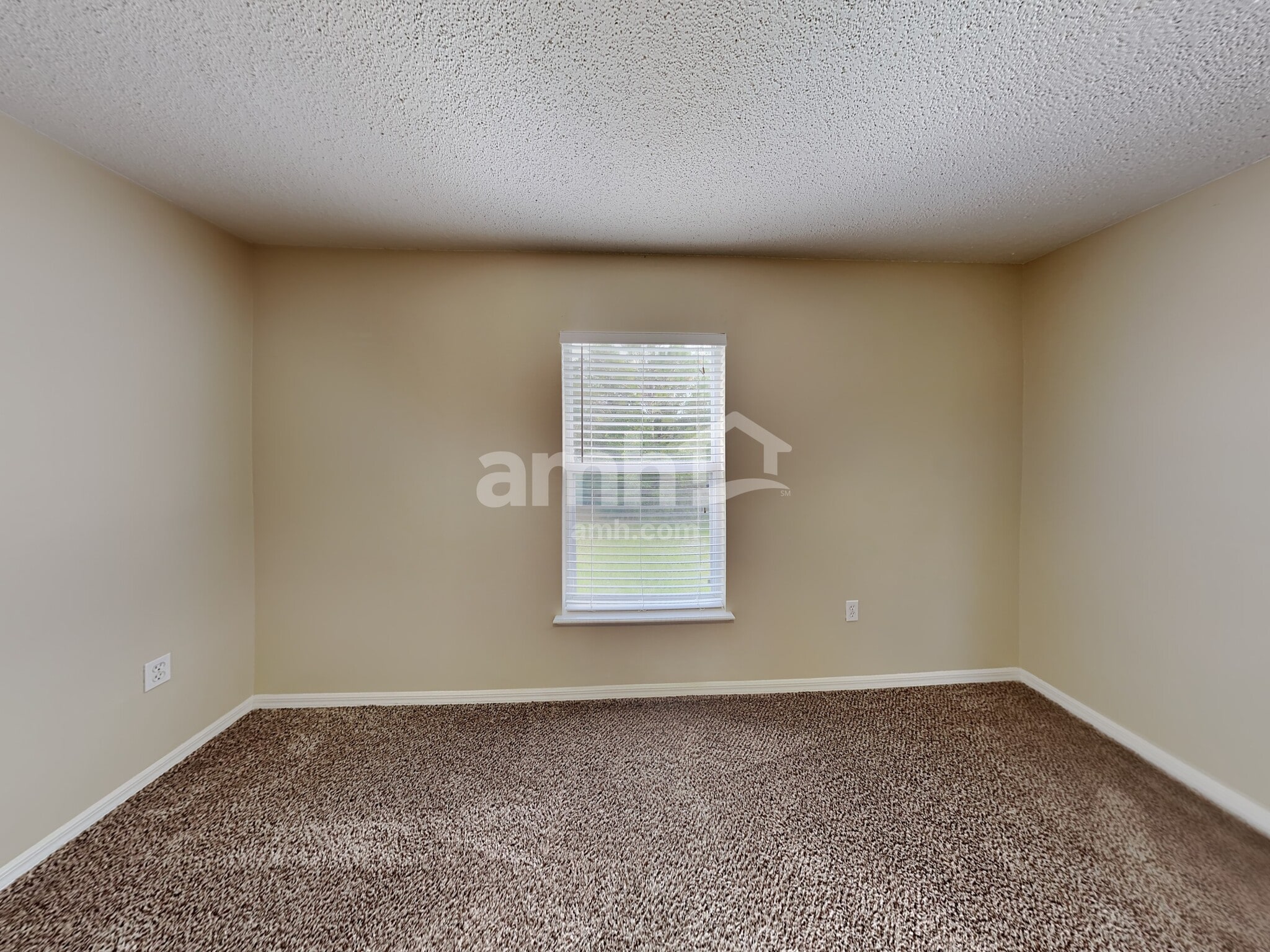 Building Photo - 30500 Birdhouse Dr