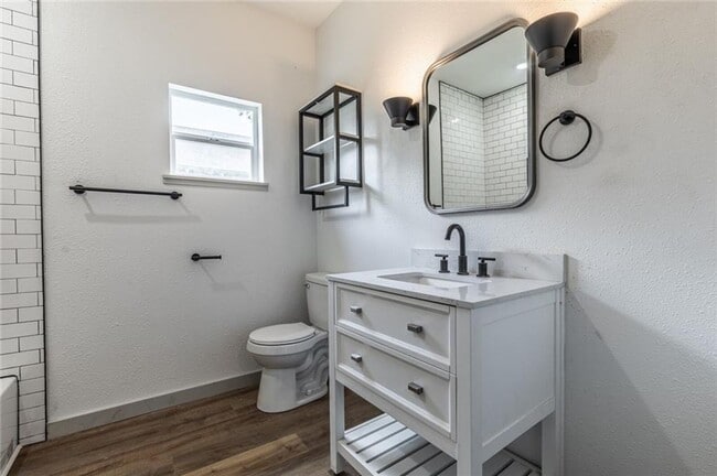 Building Photo - Beautifully remodeled single family home, ...