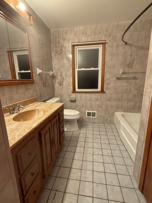 Building Photo - 7741 W Argyle St