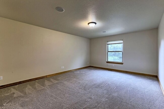 Building Photo - Light-Filled Living in a Peaceful Fort Collins Neighborhood