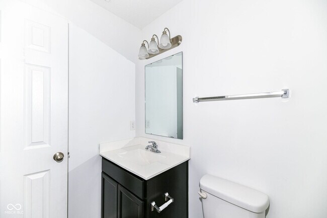 Building Photo - 5375 Maywood Dr
