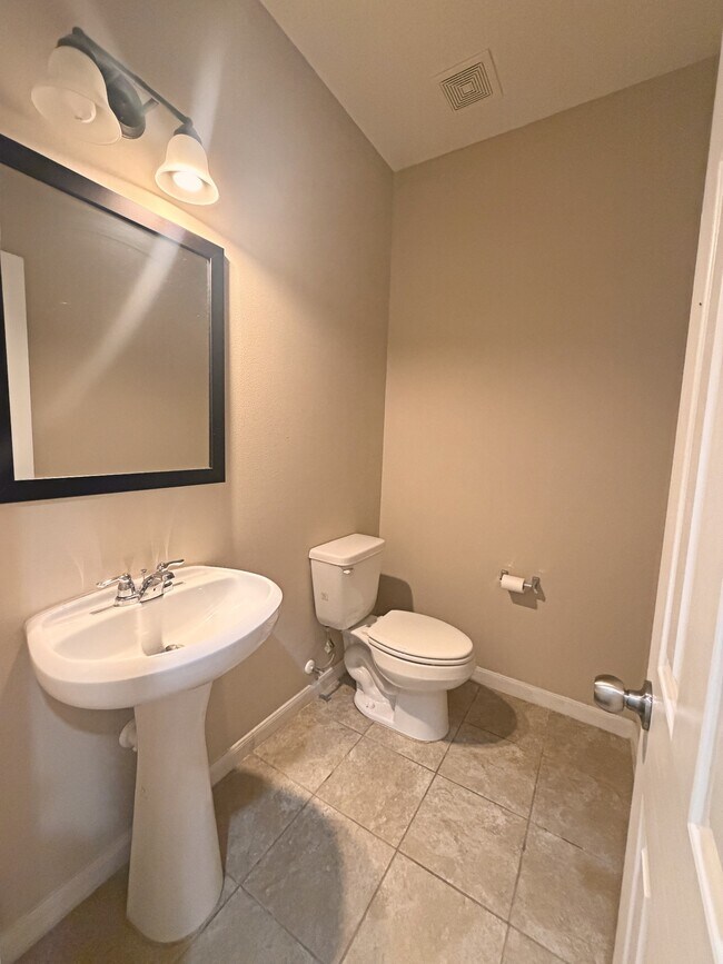 Building Photo - 17145 Wilthorne Gardens Ct