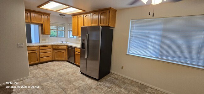 Building Photo - 3-bedroom 2.5 bath home