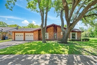 Building Photo - 5123 Shady Oaks Ln