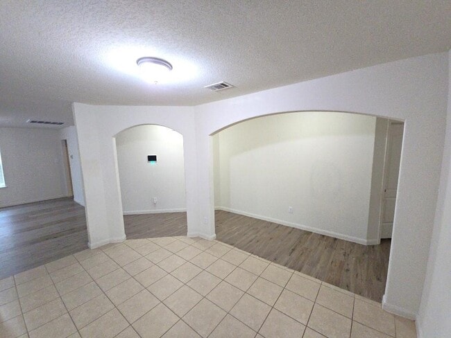 Building Photo - 1615 Pink Stone Dr