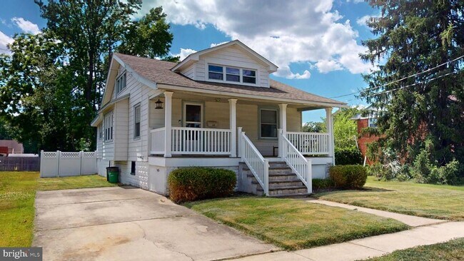 Building Photo - 309 Colonial Ave