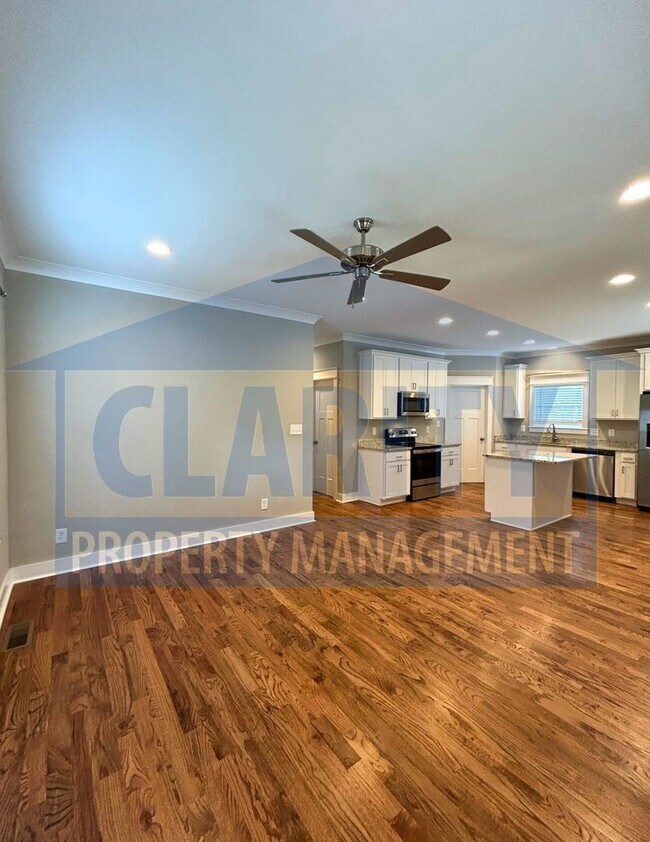 Building Photo - Three bedroom single level home!