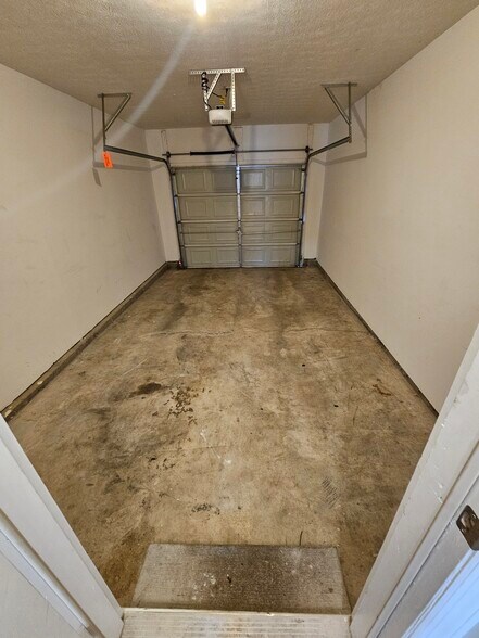 Garage - 138 Wagnalls Ct
