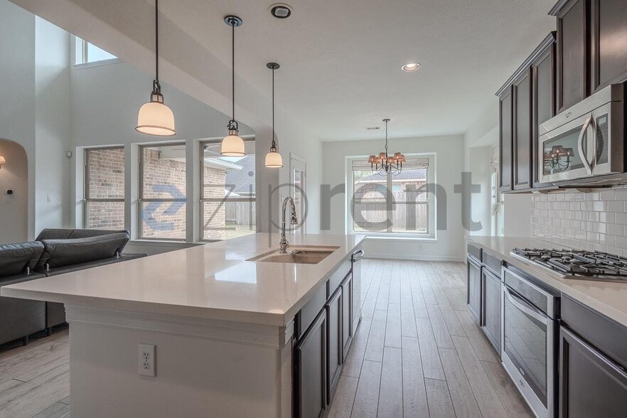 Building Photo - 2111 Catamaran Cove Dr