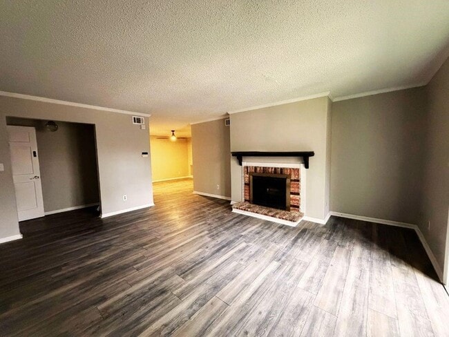 Building Photo - 2928 Parc Lorraine