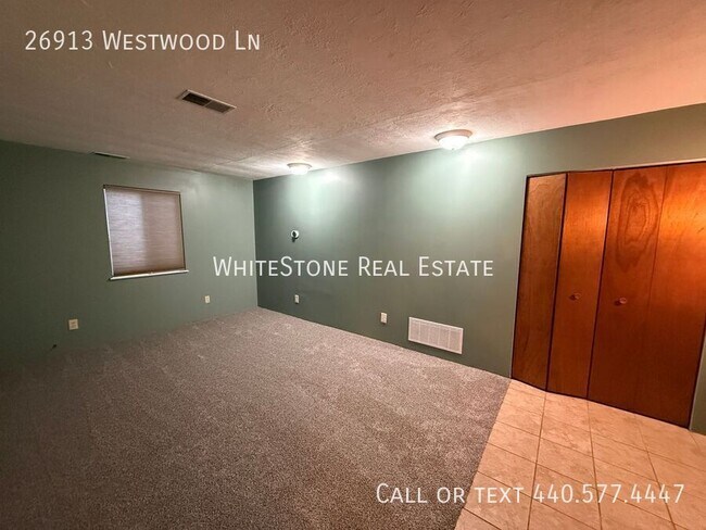 Building Photo - 26913 Westwood Ln